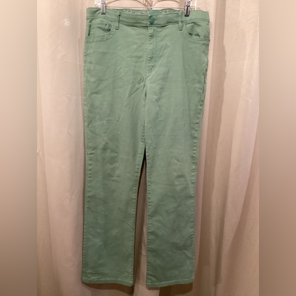 Gloria Vanderbilt Soft Green Trousers
